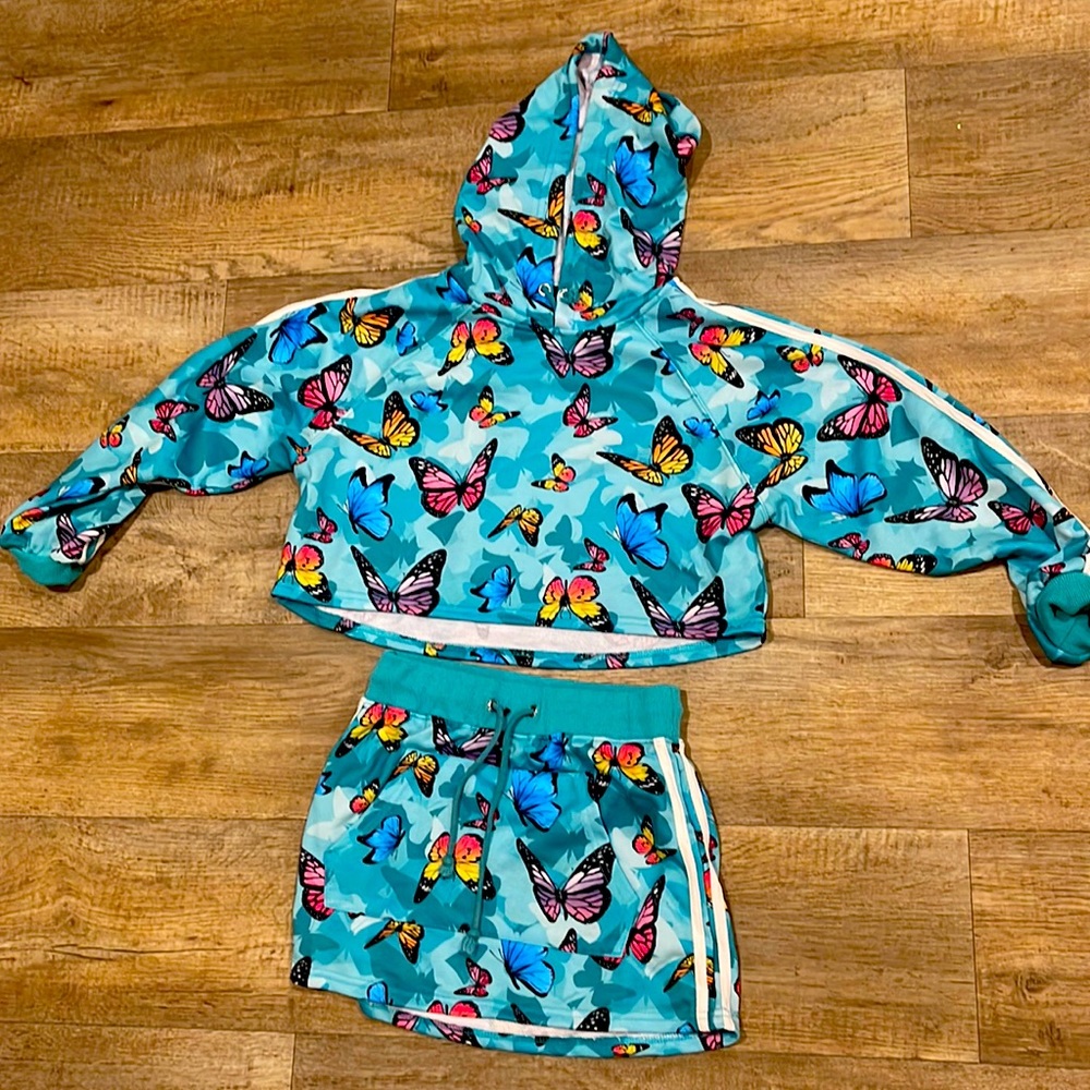 Delian’s butterfly sweat set
